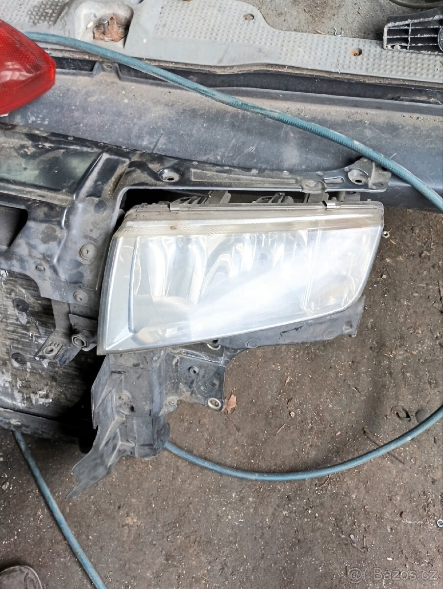 Škoda Fabia 1 přední světlo právě,leve