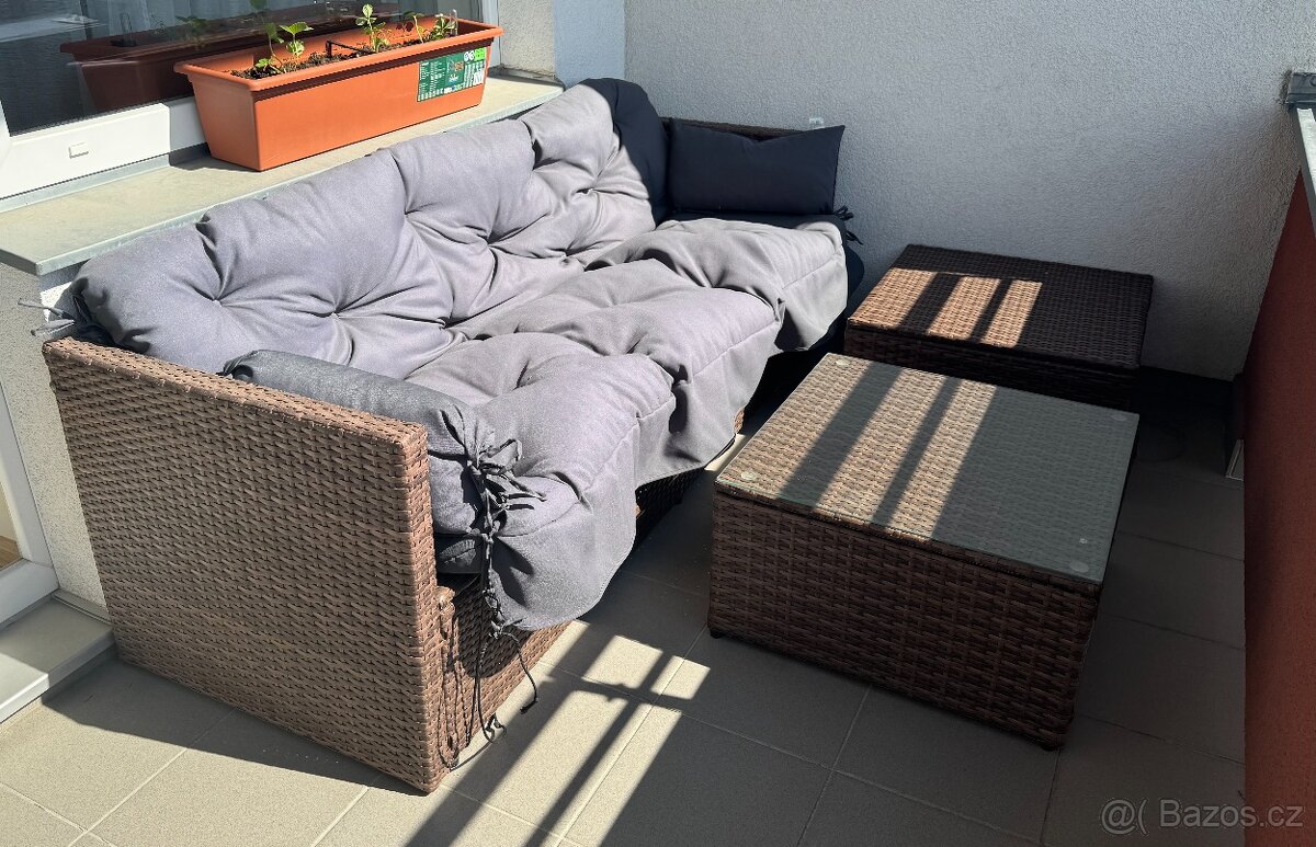 Zahradní / balkonový ratanový set -pohovka, podnožka, stolek