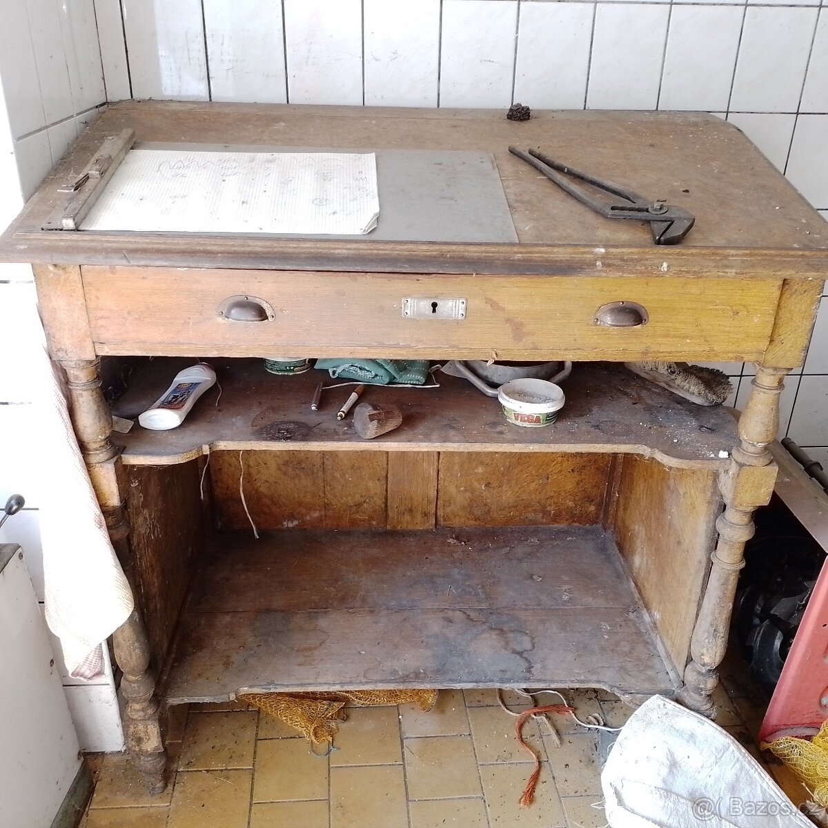 Sekretář, filtr k plynové masce