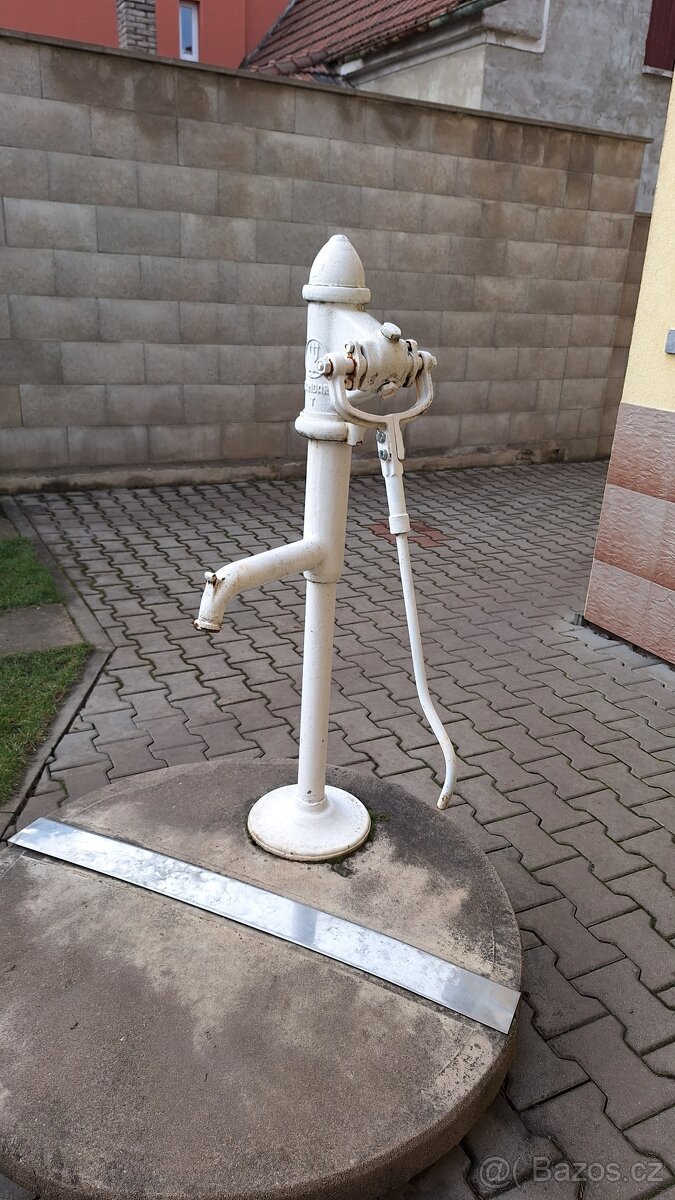 pumpa zahradní litinová
