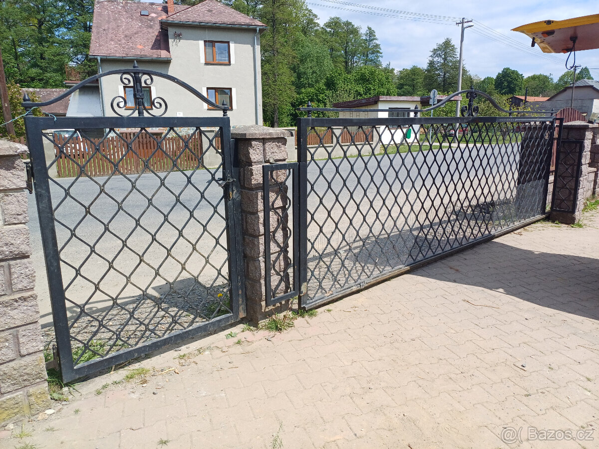 Posuvná brána, vstupní branka , plotové pole
