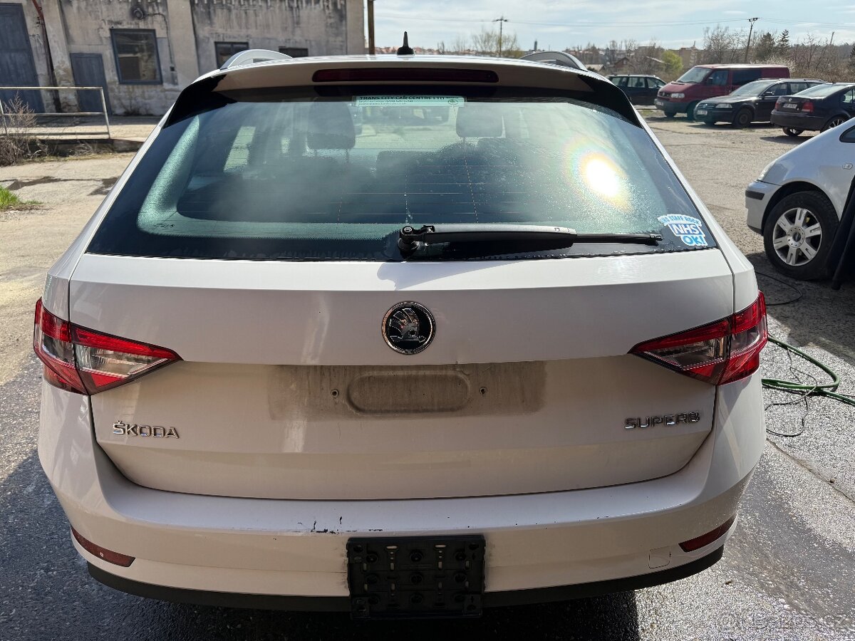 Zadni pate Dvere kufr Skoda Superb 3