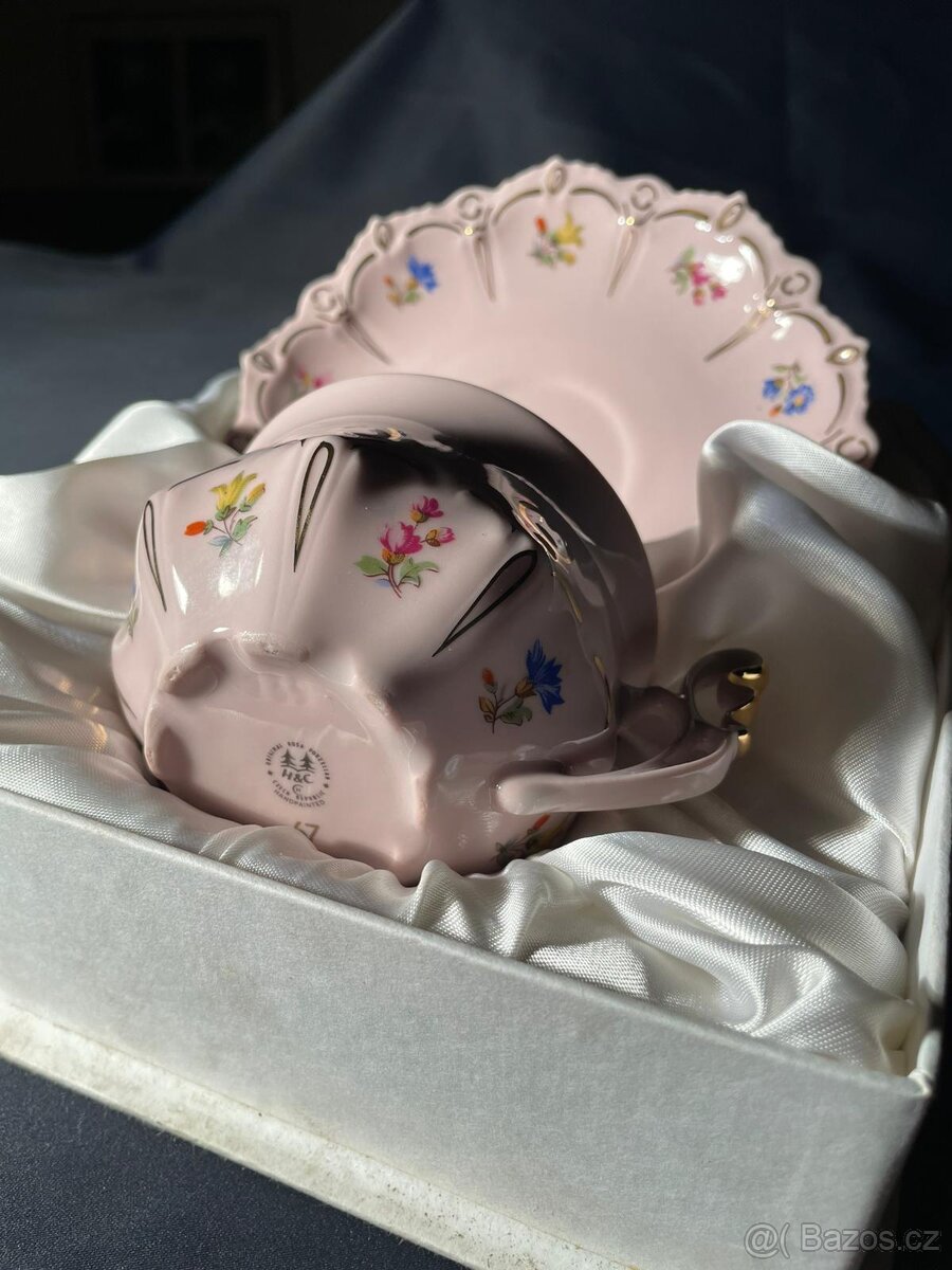 Hrneček růžový porcelán
