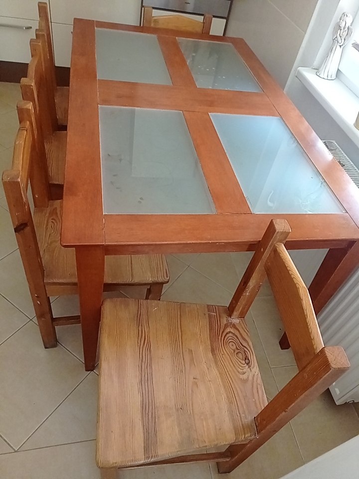 Jídelní stůl a židle