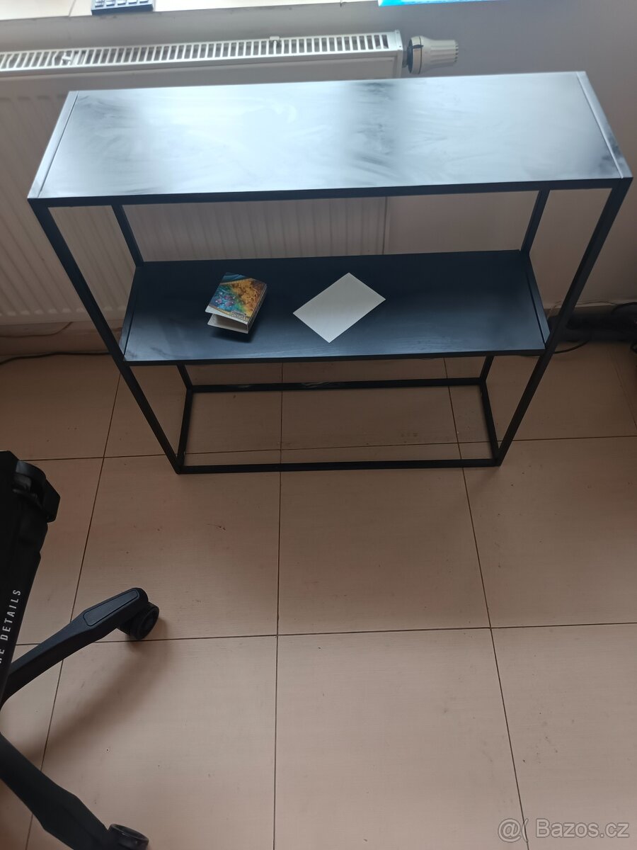 plechový regál