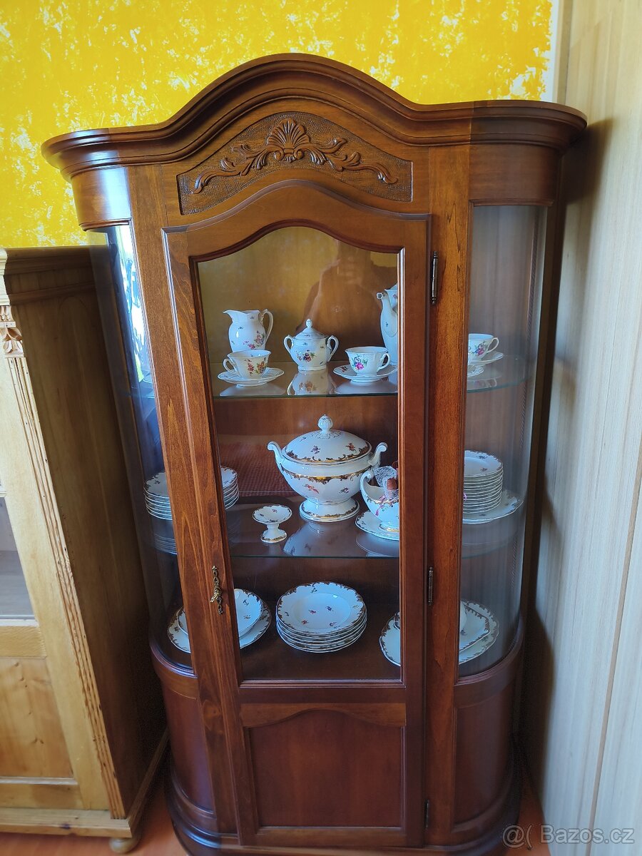 Porcelán Rosenthal a Schlaggenwald (Horní Slavkov) + skříň