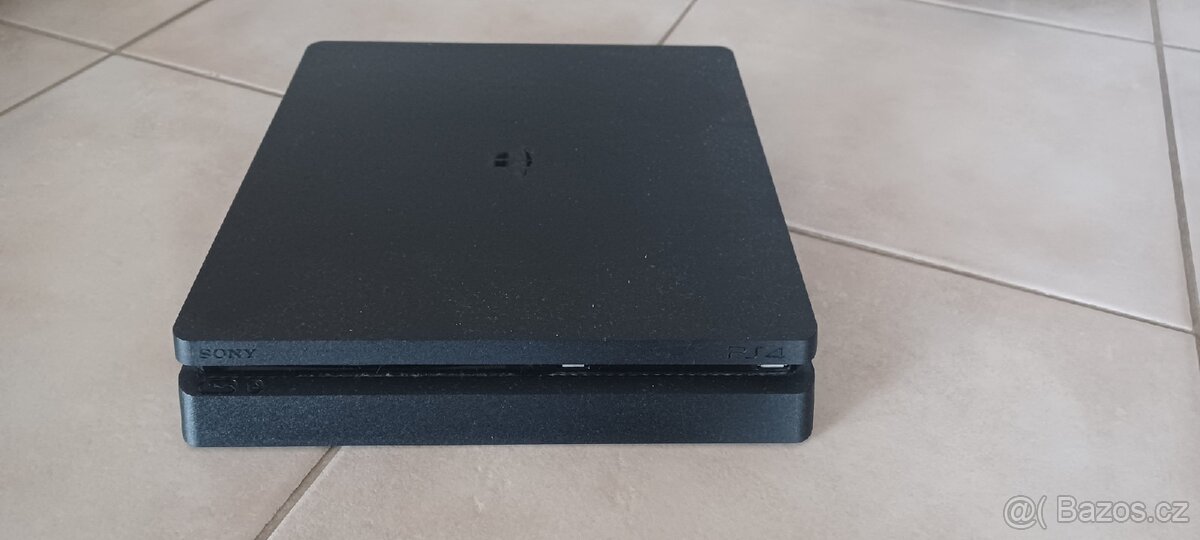 Playstation 4 slim /1TB/