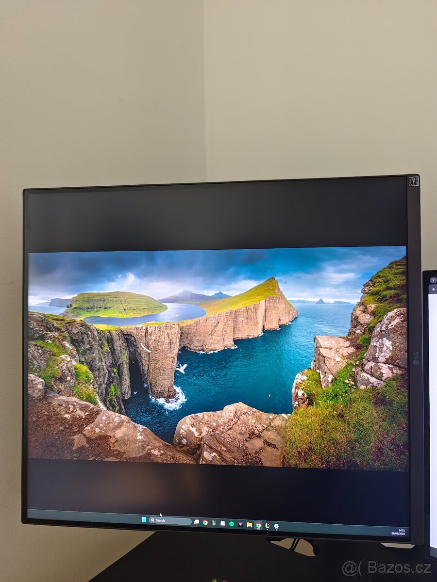 27.6" LG DualUp 28MQ780 black