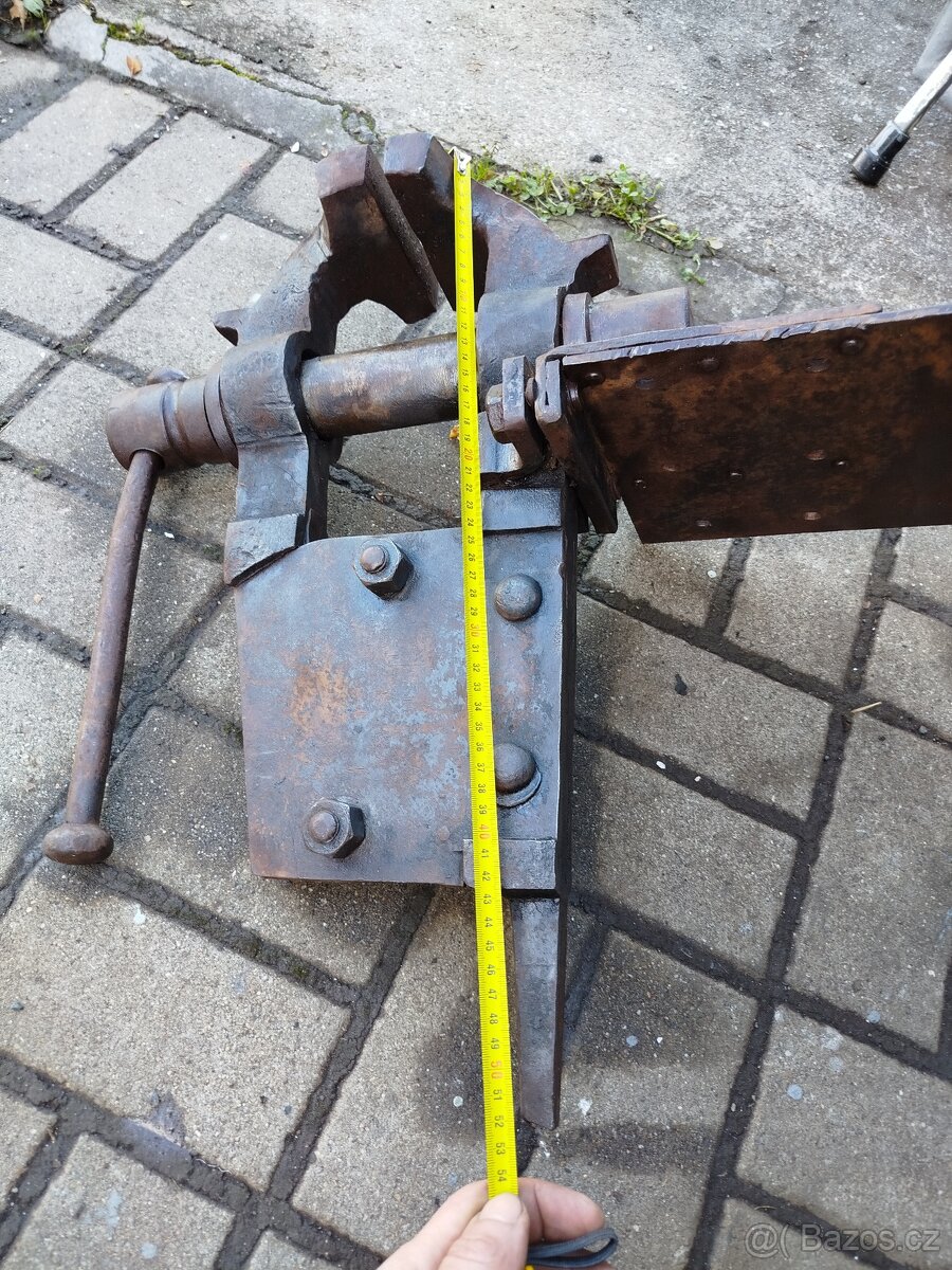 Starý kovářský svěrák