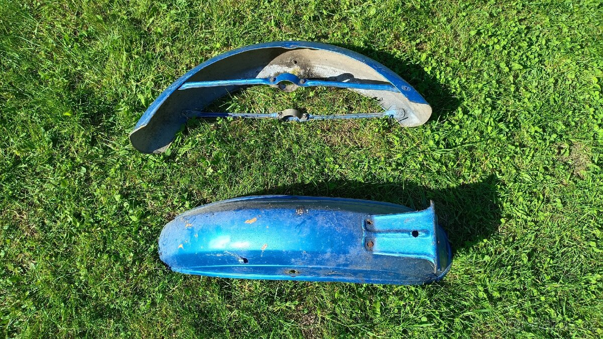 Přední a zadní blatník jawa 350 asi konopnice