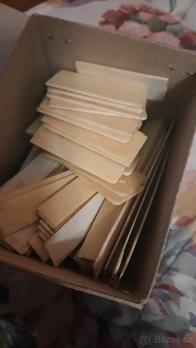 Staré povrchy kláves ze slonoviny