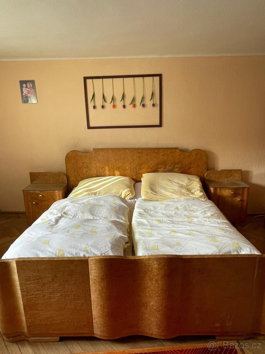 Starožitná postel masiv bez poškození