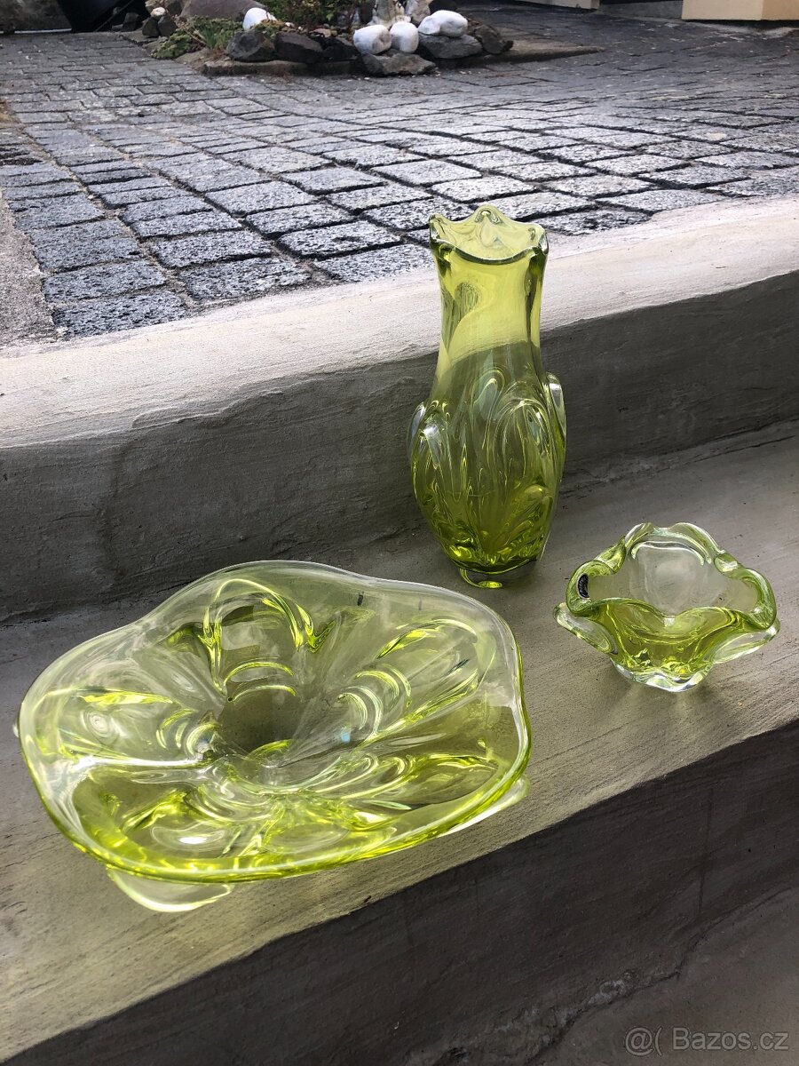 Žlutá a oranžová hutní souprava