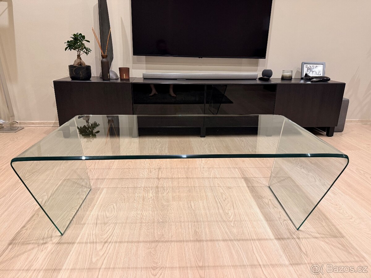 Skleněný konferenční stolek