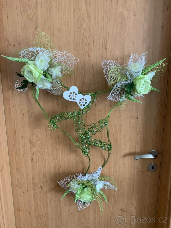 Svatební dekorace na auto