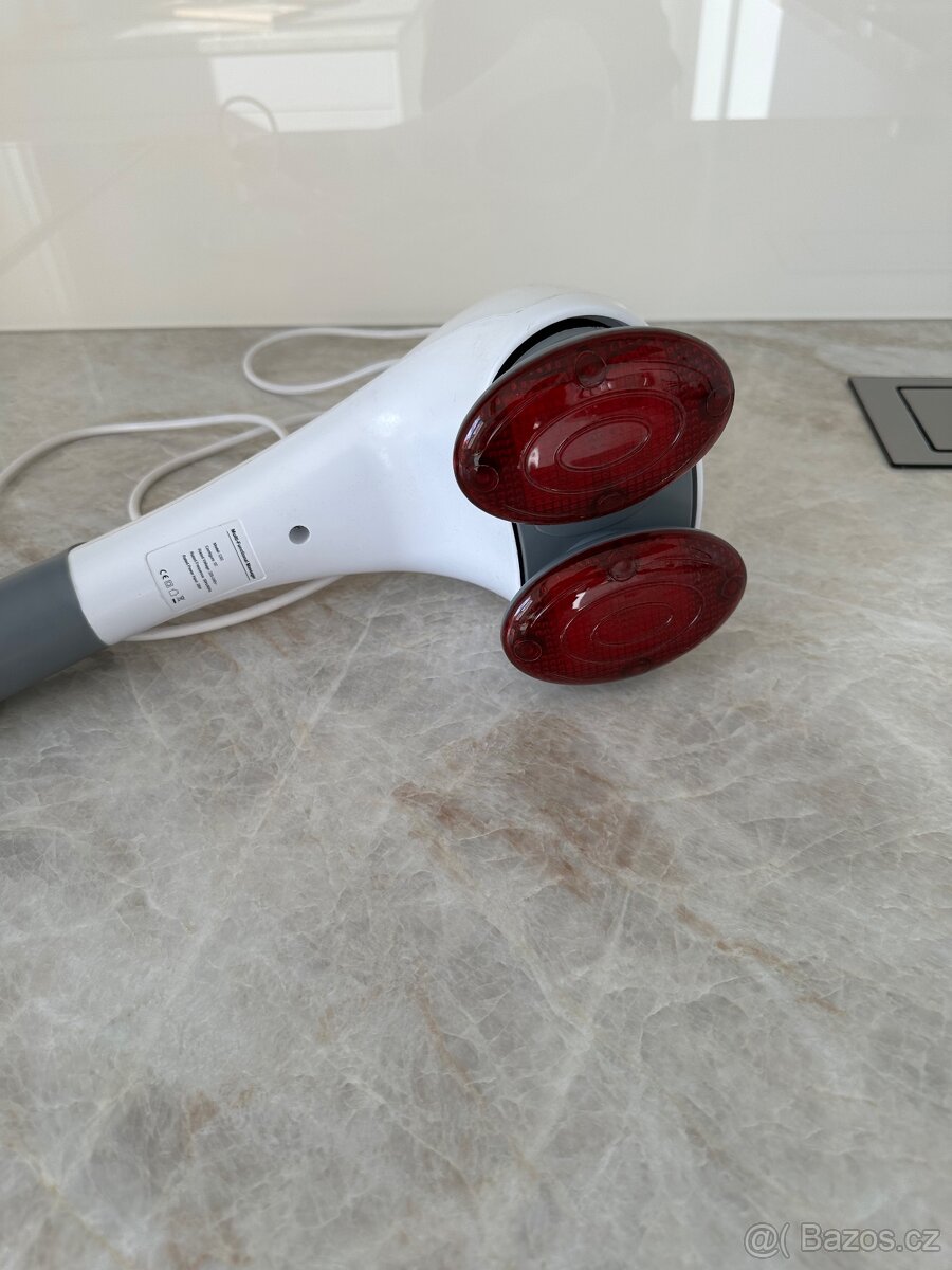 Masážní přístroj