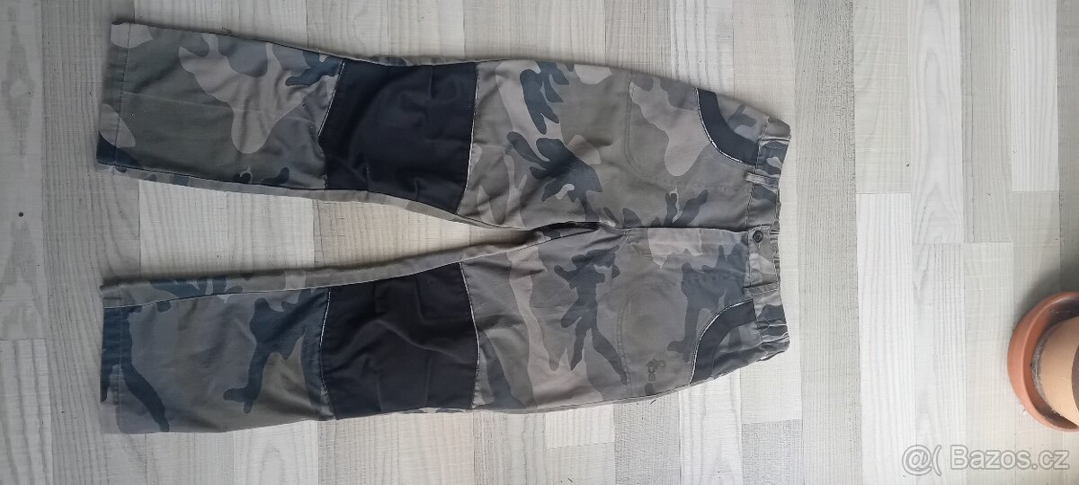 Maskáčové kalhoty