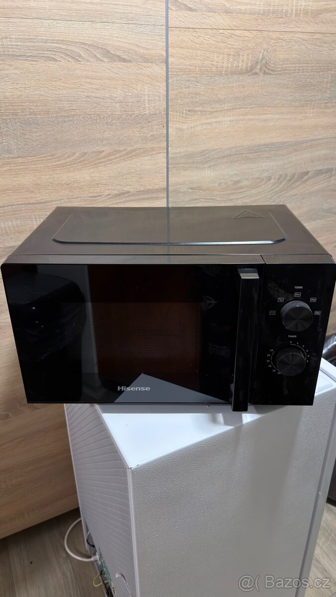 Mikrovlnná trouba Hisense