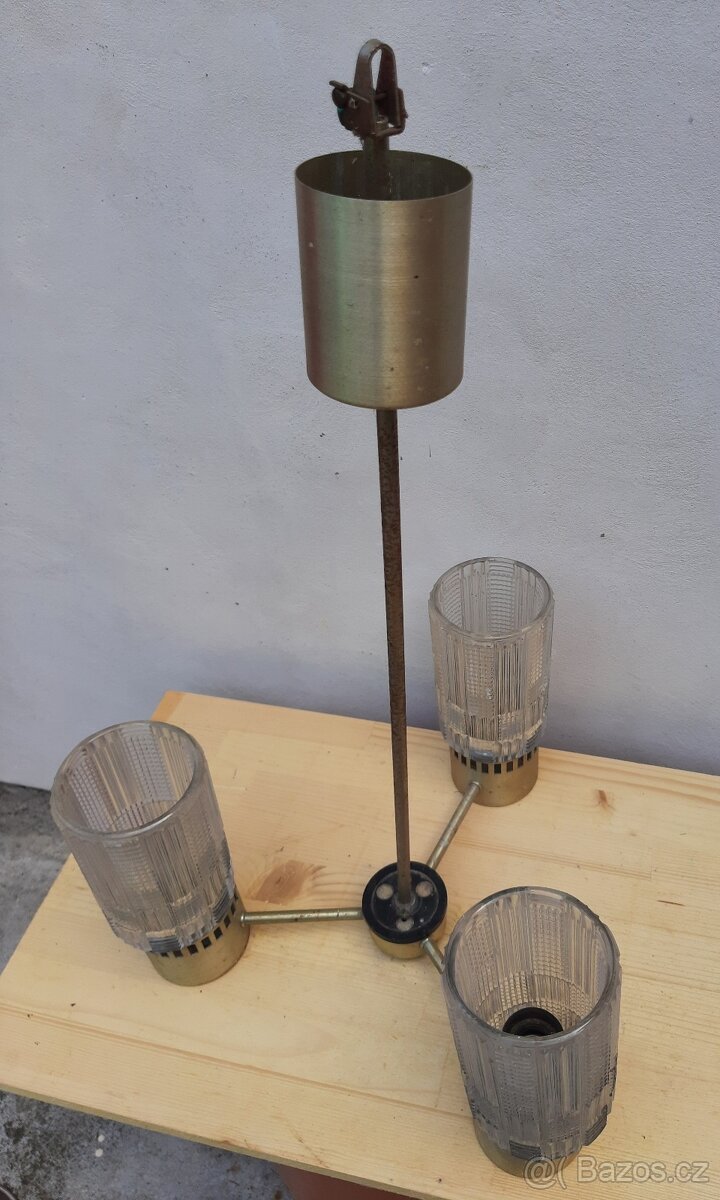 Skleněná stínítka, starý lustr