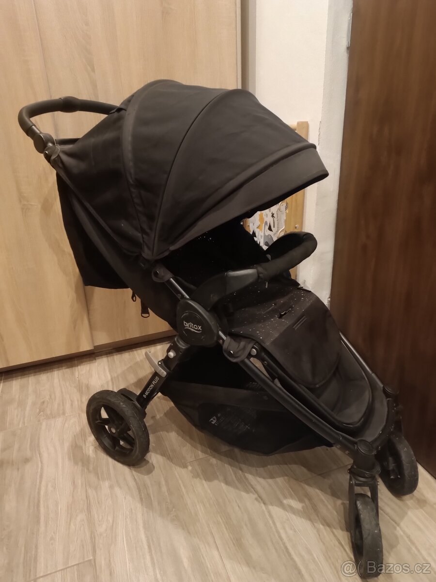 Kočárek britax