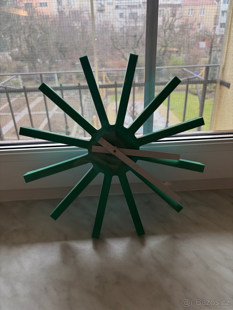 Designové nástěnné hodiny