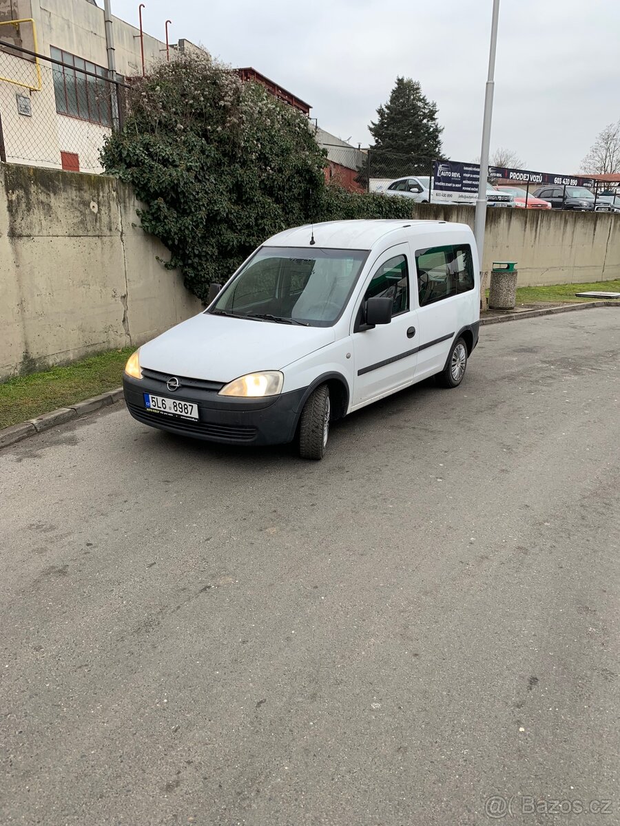 Opel combo-c 1.4 benzín 5 místné