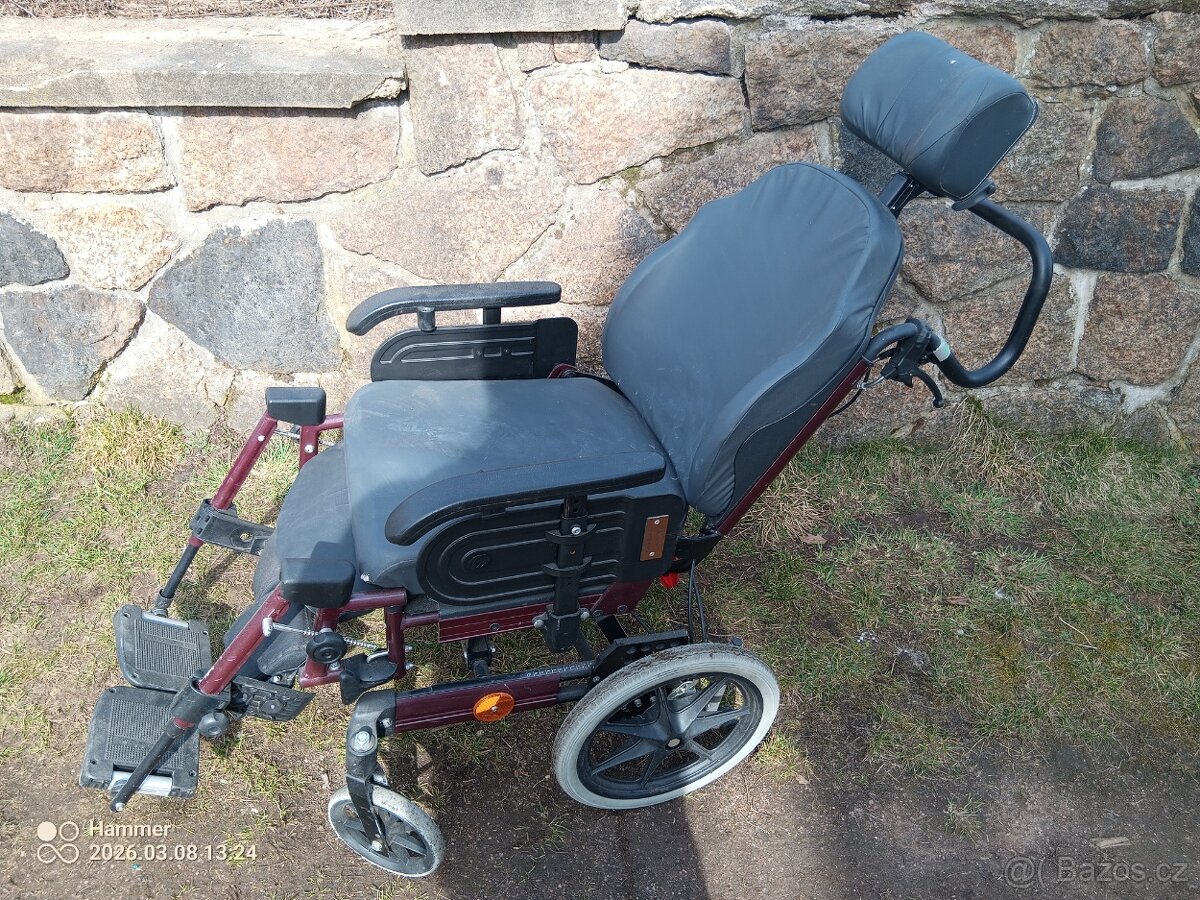 Invalidní vozík