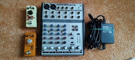 Mixpult behringer UB 802 + dva multiefekty