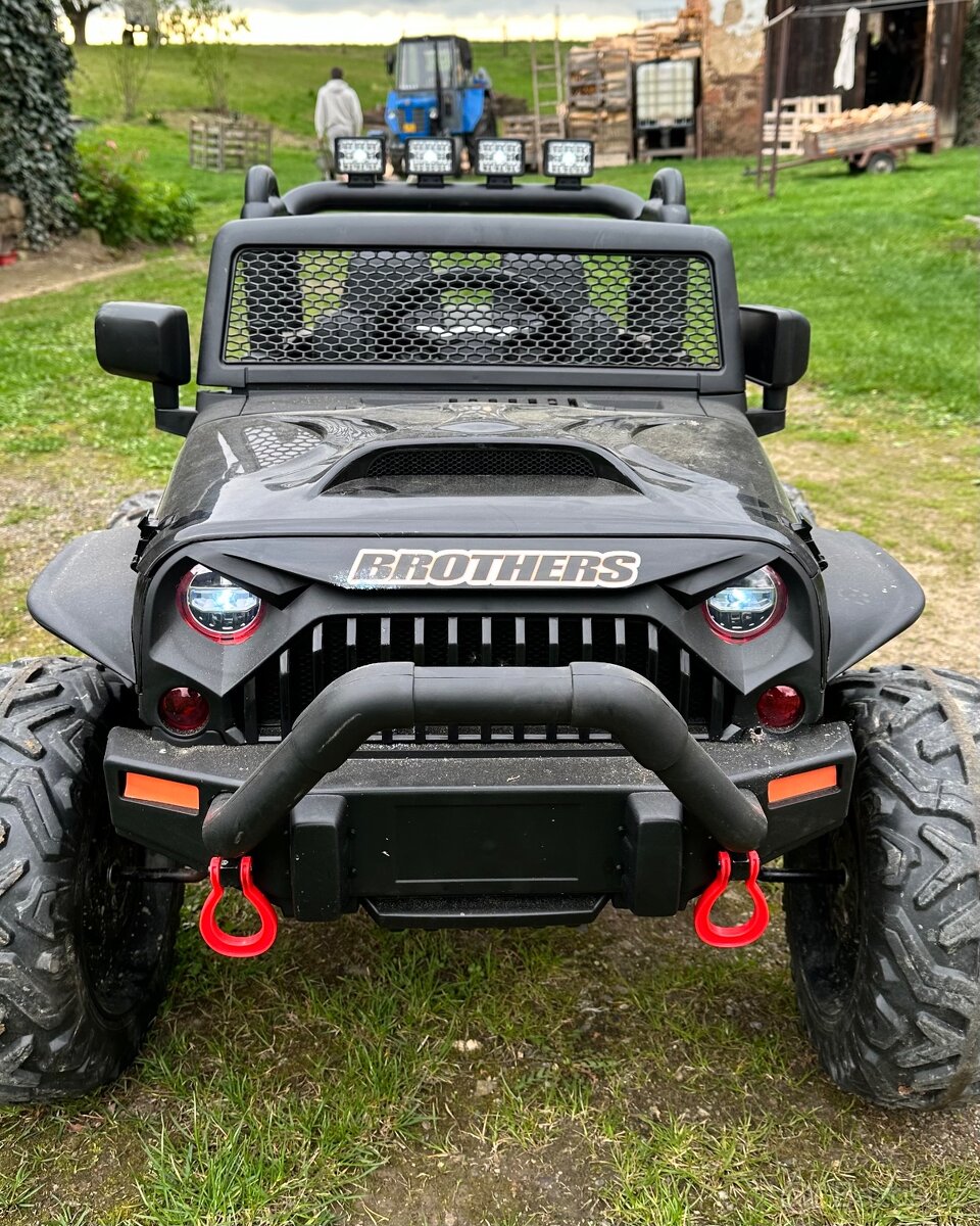 Elektrické autíčko Jeep Brothers černé 24V 2x200W