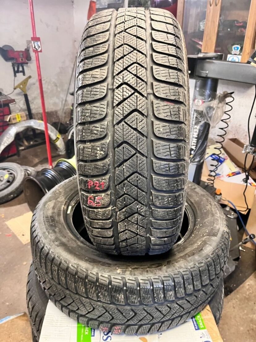 2ks zimní Pirelli 215/60 R16 95H - DOT 2018