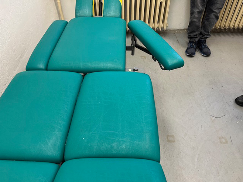 Masážní lehátko elektricky polohovatelné + lávové kameny + o