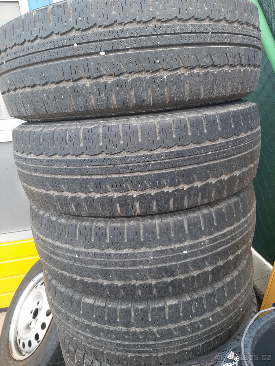 195/65/16 C 104/102 S Nokian WR C van Zimní