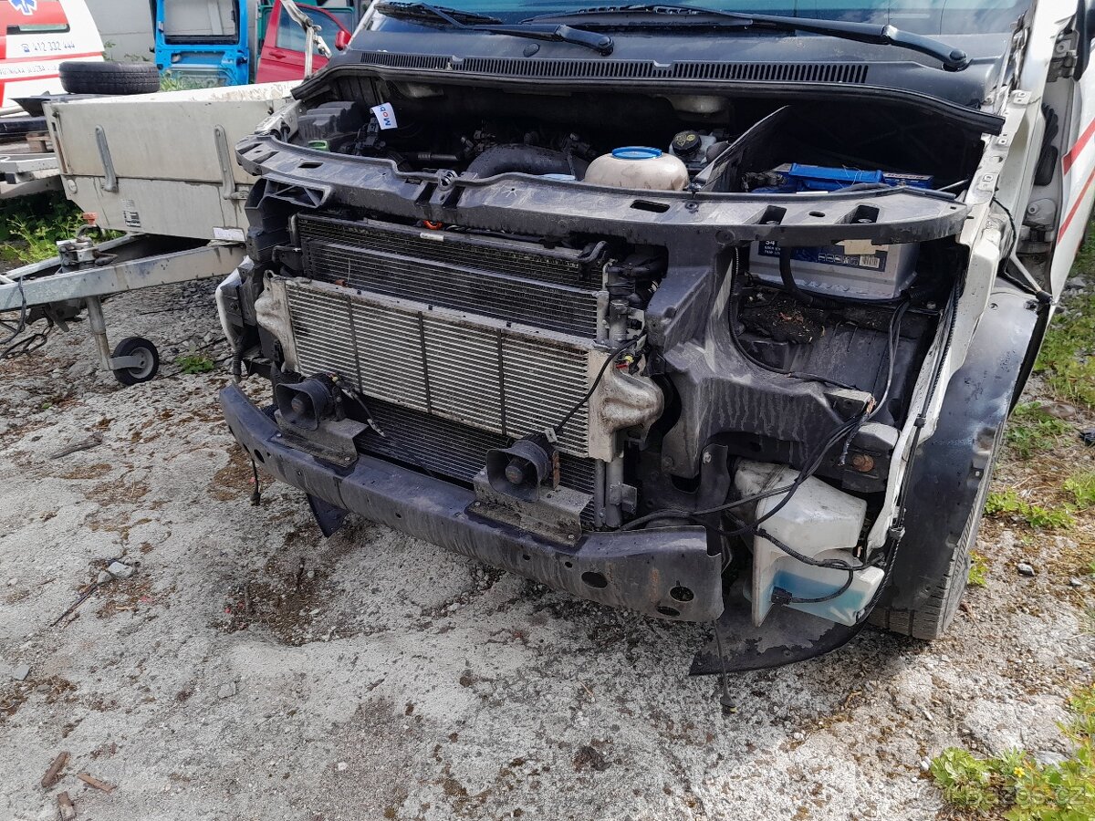 VW T5.1 chladičová stěna