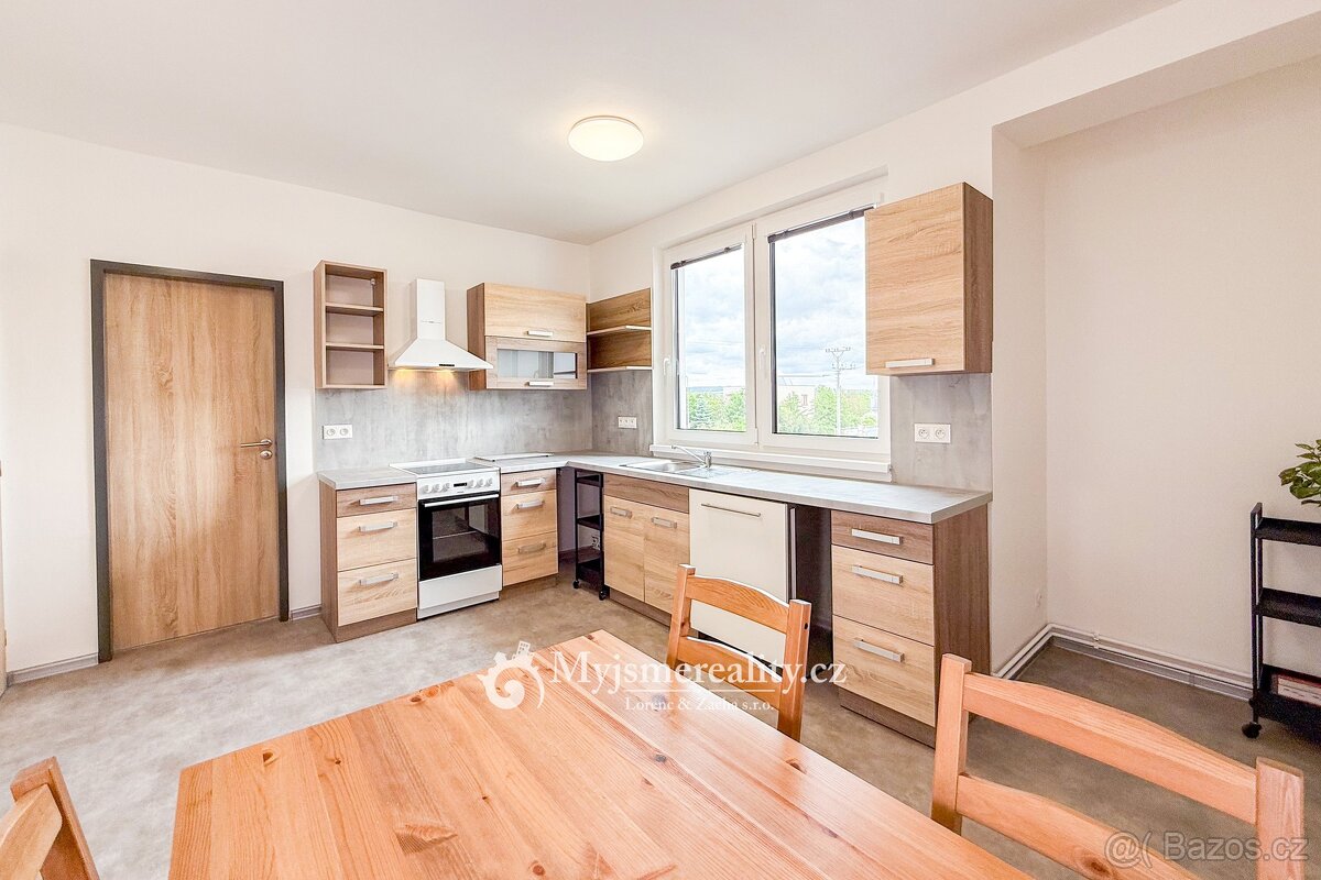 Pronájem bytu 2+1, 60 m2, balkon, parkovací stání - Znojmo,