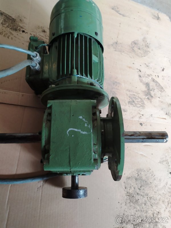 Elektromotor s převodovkou