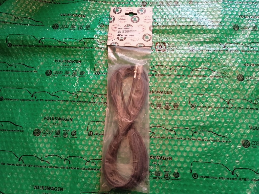anténí kabel Škoda Octavia I s telefonem AZA301001