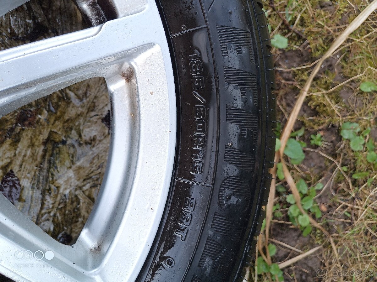 MB Vaneo Pneu s disky 185/60 R 15