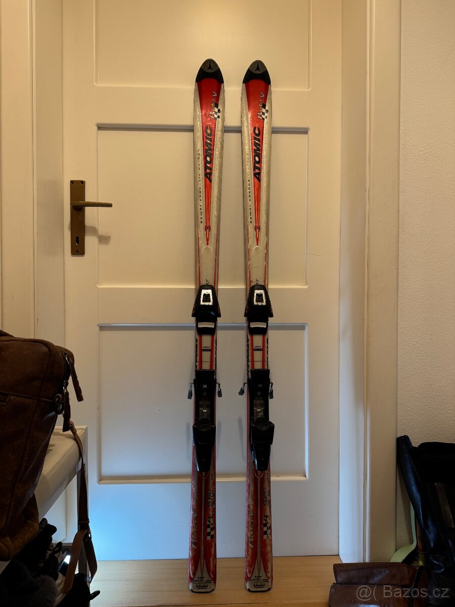 Lyže Atomic 147 cm