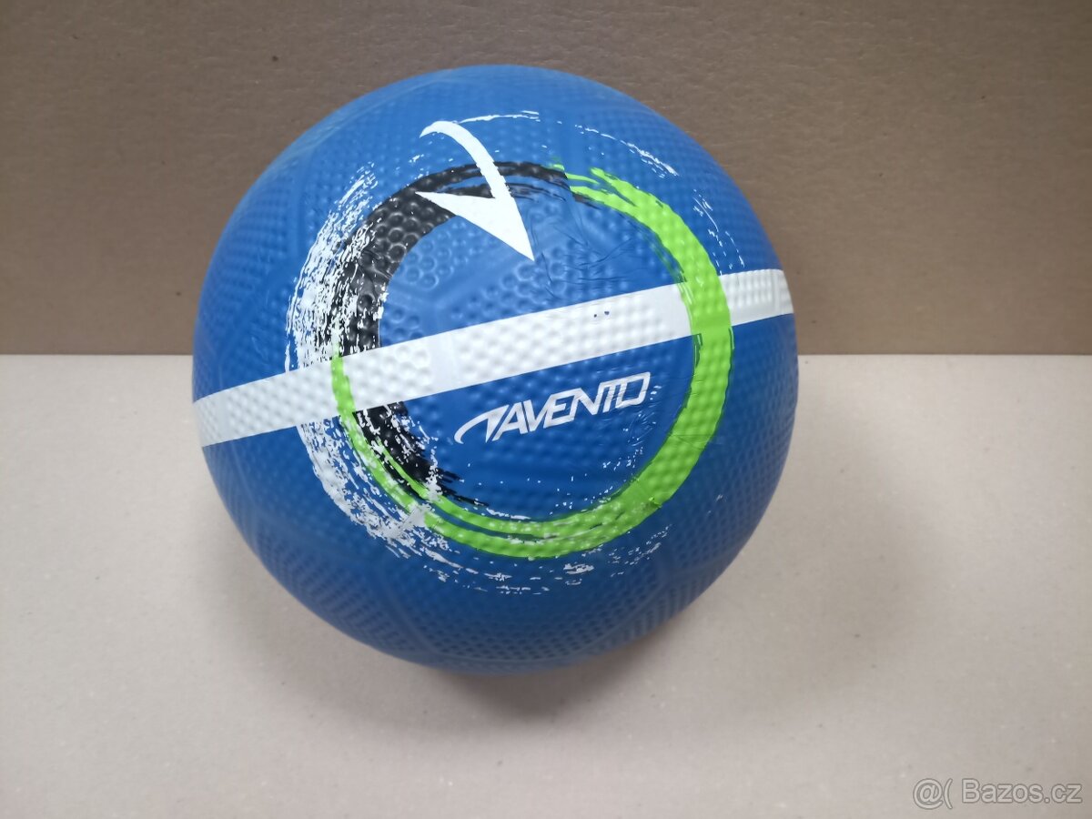 Fotbalový míč Avento Street Football 2