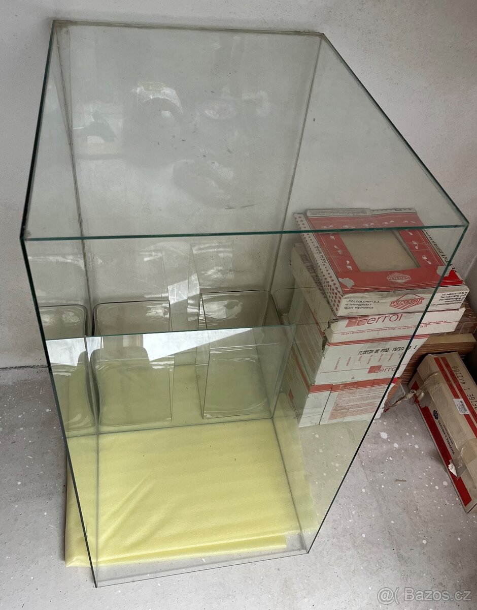 Prodám terárium 810 x 550 x 260 mm