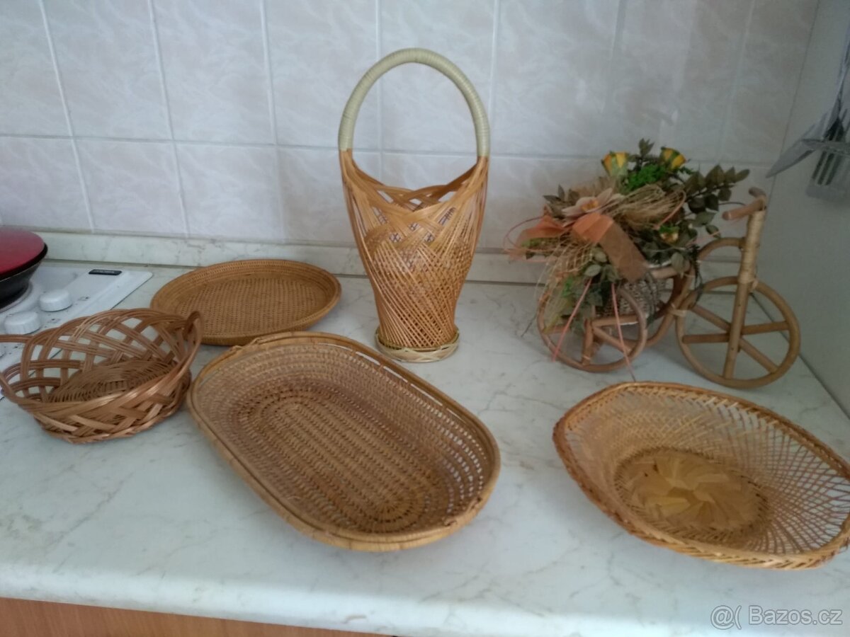 proutěné ozdoby, košíky, misky