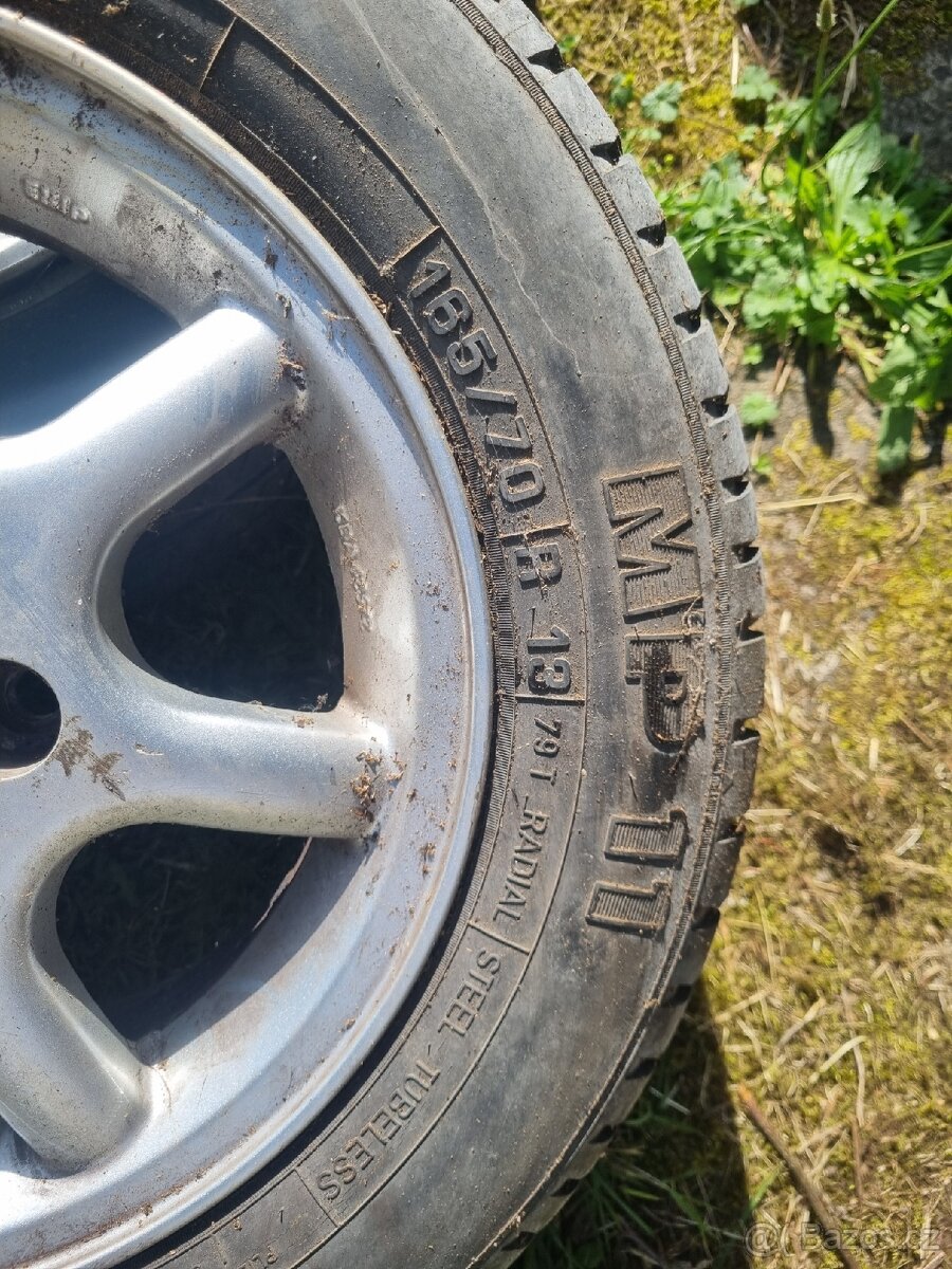 Letní pneu +disky na Škoda felicia