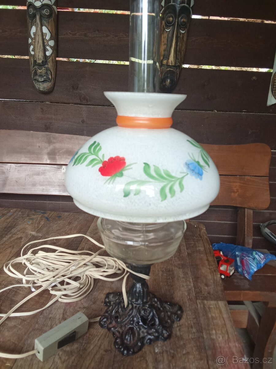 Retro petrolejova lampa na elektriku