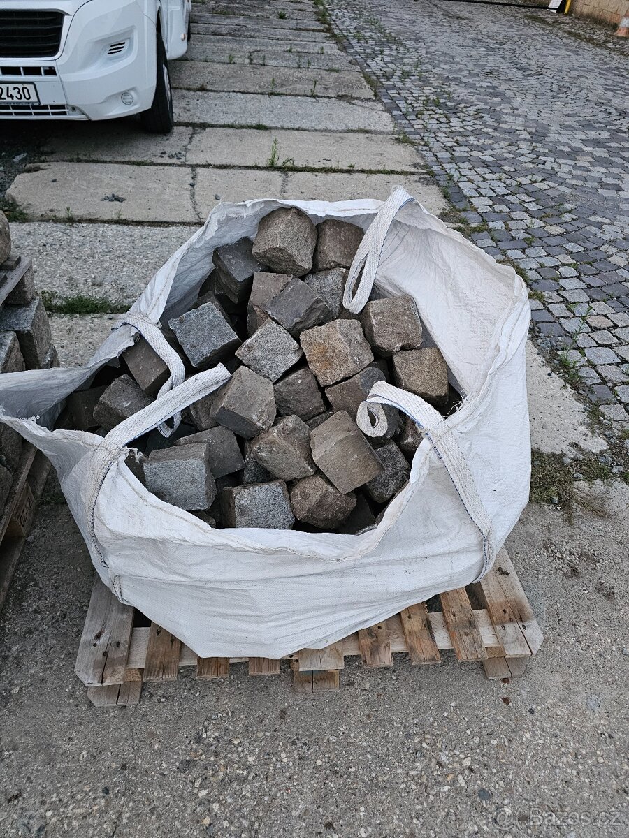 Žulové kostky ihned k odběru.