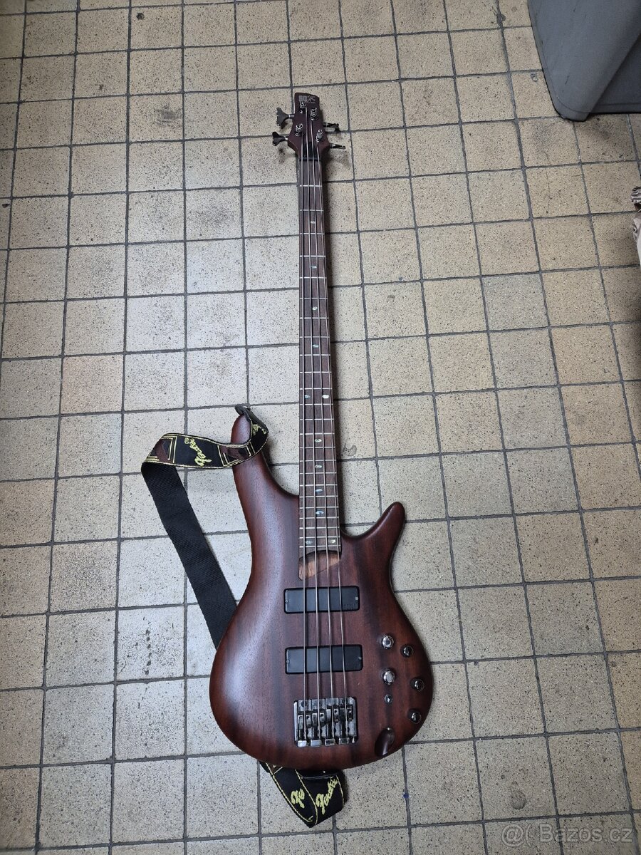 Baskytara Ibanez
