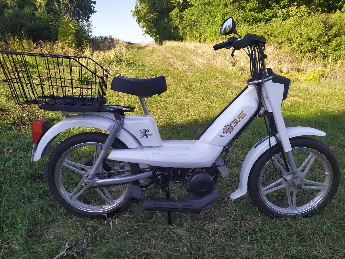 Moped Peugeot Vogue.
