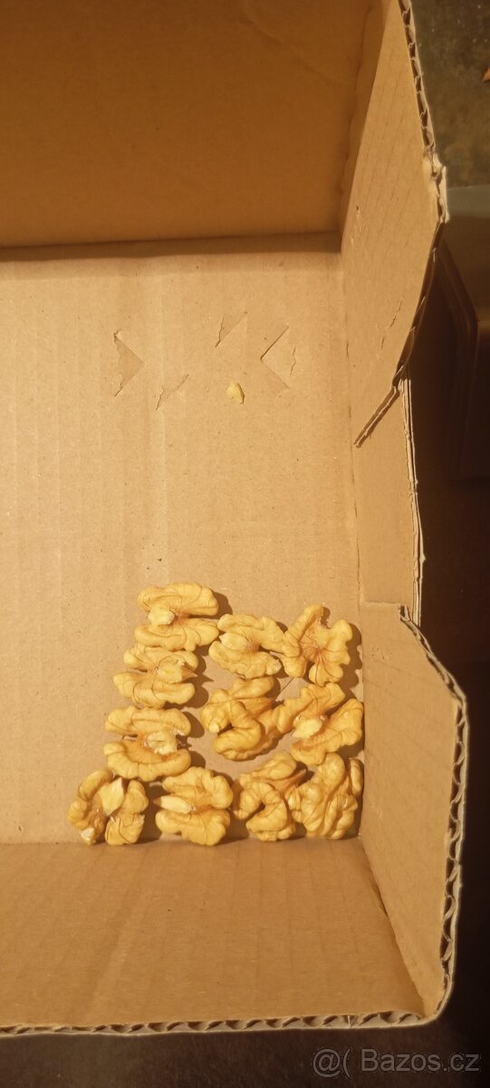 Loupané vlašské ořechy