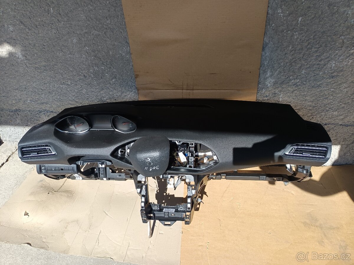 Palubní deska Peugeot 308