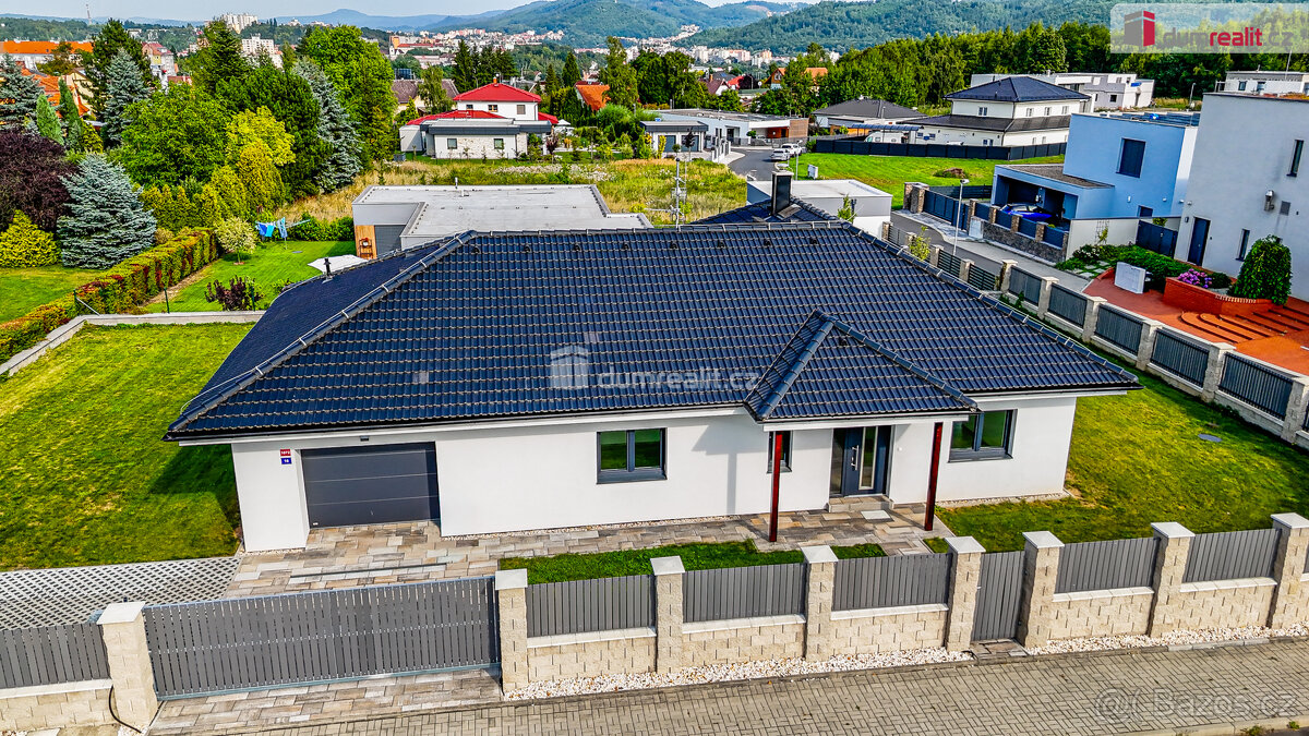 Luxusní novostavba prostorného rodinného domu s garáží, tera