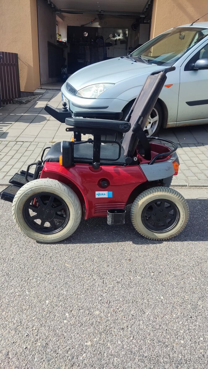 Invalidní elektrický vozík